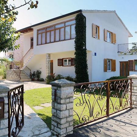Apartments Leo Ровінь Екстер'єр фото