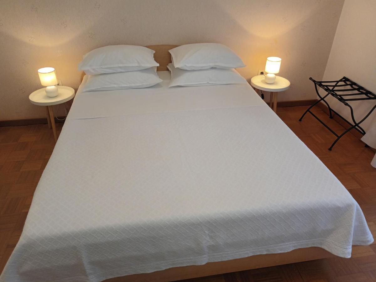 Apartments Leo Ровінь Екстер'єр фото