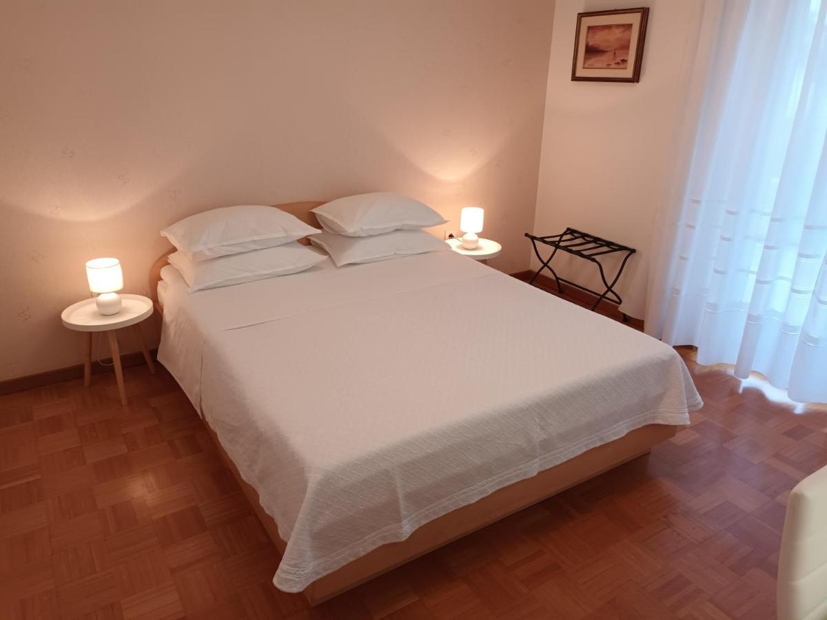 Apartments Leo Ровінь Екстер'єр фото
