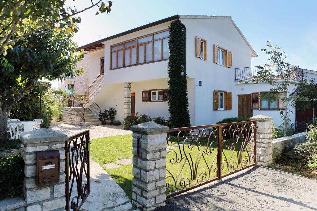 Apartments Leo Ровінь Екстер'єр фото